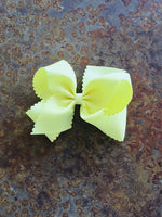 King Scalloped Bow