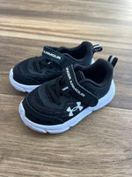 Under Armour tennis shoe
