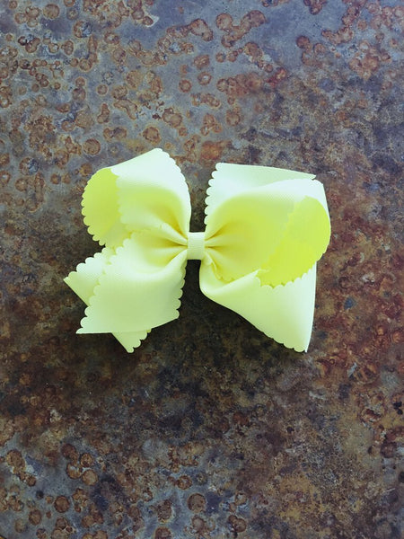 King Scalloped Bow